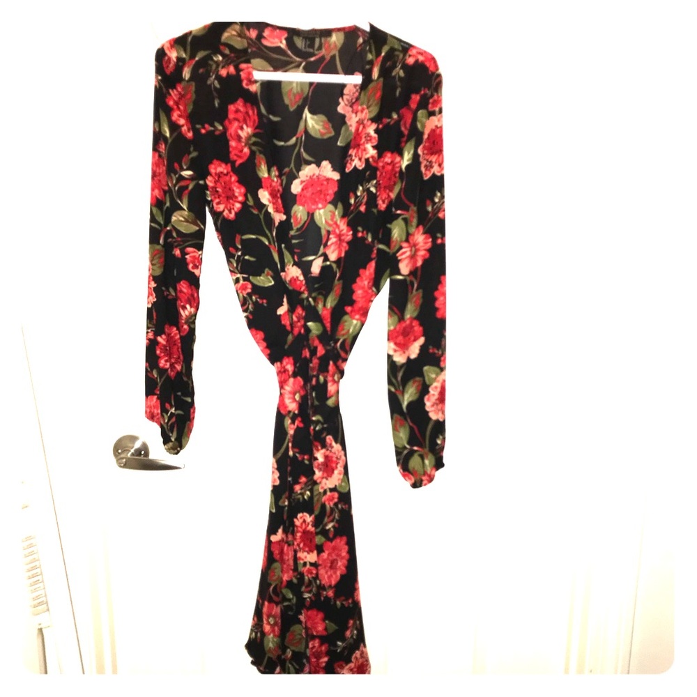 Long Flowered wrap dress 🌹